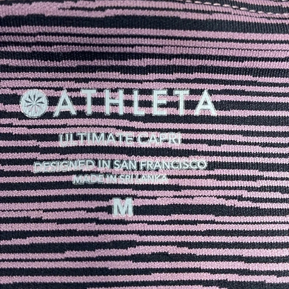 NWOT Athleta Ultimate Capri Leggings Black Purple Linear Lines Volcanic M - Picture 11 of 16